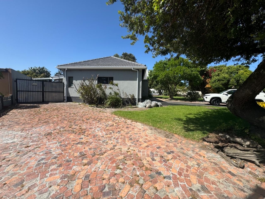 4 Bedroom Property for Sale in St Dumas Western Cape